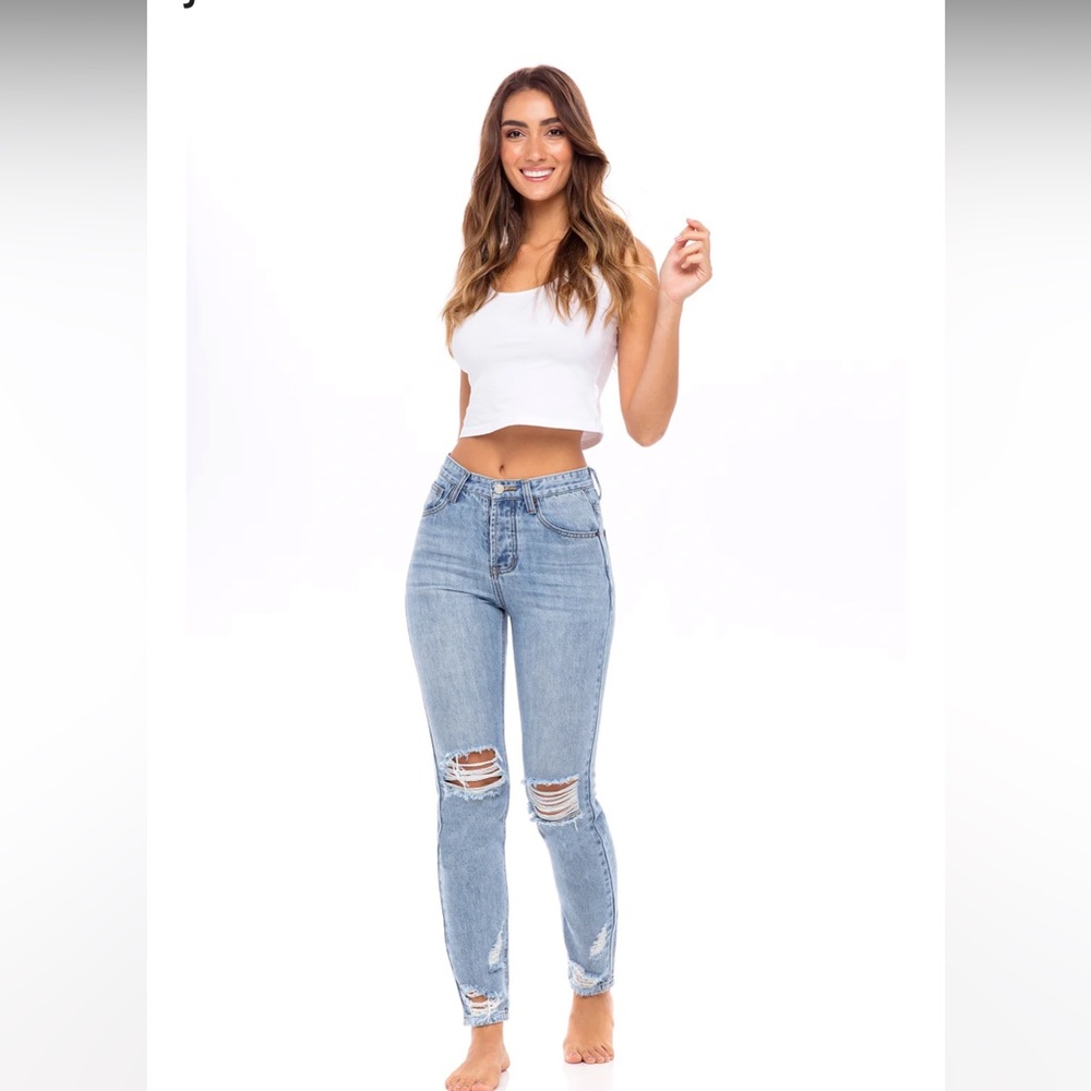 Star Stitched Pockets - Distressed High Waisted Mom Jeans - The Zinnia